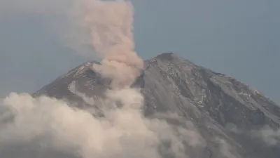 Erupsi Semeru 3.000 Meter Menjadi Perhatian Komunitas Internasional
