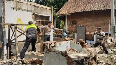 Polres Garut Mulai Bedah Rumah Warga, Fokus Perbaikan Hunian Layak