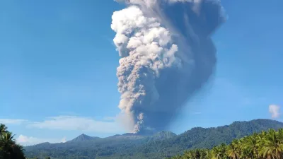 Evakuasi Pendaki Gunung Dukono Terkendala Cuaca dan Aktivitas Vulkanik