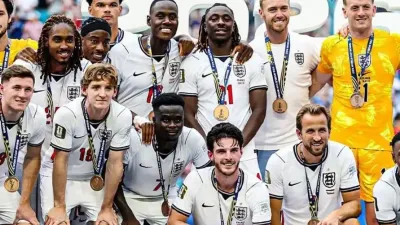 Podium Pertama Inggris Diwarnai Duel 10 Gol Lawan Prancis