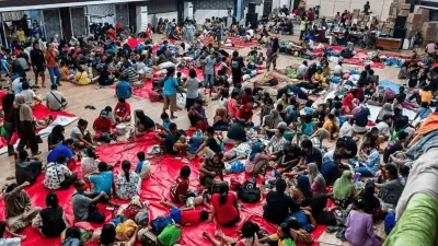 Banjir Sumatera Tewaskan 883 Warga, Operasi Internasional Bantu Distribusi
