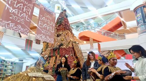 Pohon Natal “Terang dari Timur” yang mengangkat budaya Papua dalam Perayaan Natal 2025