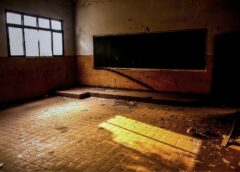 Ilustrasi sekolah rusak. Pemerintah mempermudah pengajuan perbaikan mulai 2026, menggunakan sistem daring. – Dok. FGP