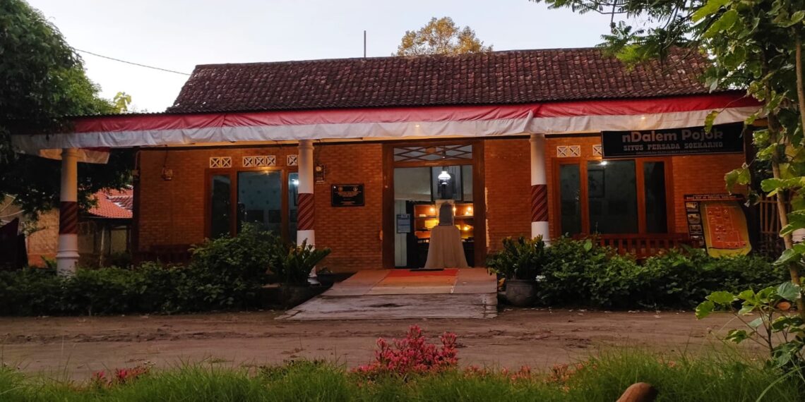 Situs Ndalem Pojok menggelar doa kebangsaan dalam rangka tasyakuran hari Sumpah Pemuda pada Senin malam, 27 Oktober 2025. – Yayasan Persada Soekarno