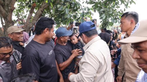 prabowo kunjungi posko pengungsian