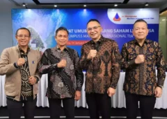 Komisaris Dedi Hudayana, Komisaris Utama merangkap Komisaris Independen Mahdan, Direktur Utama I Gusti Ngurah Askhara Danadiputra, Direktur Indra Yurana Sugiharto, para Direksi PT Humpuss Maritim Internasional - dok Istimewa