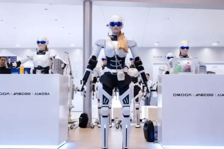 Robot AiMOGA, suara dunia nusantara